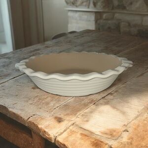 The Pampered Chef New Traditions Stoneware Deep Dish Pie Plate Vanilla